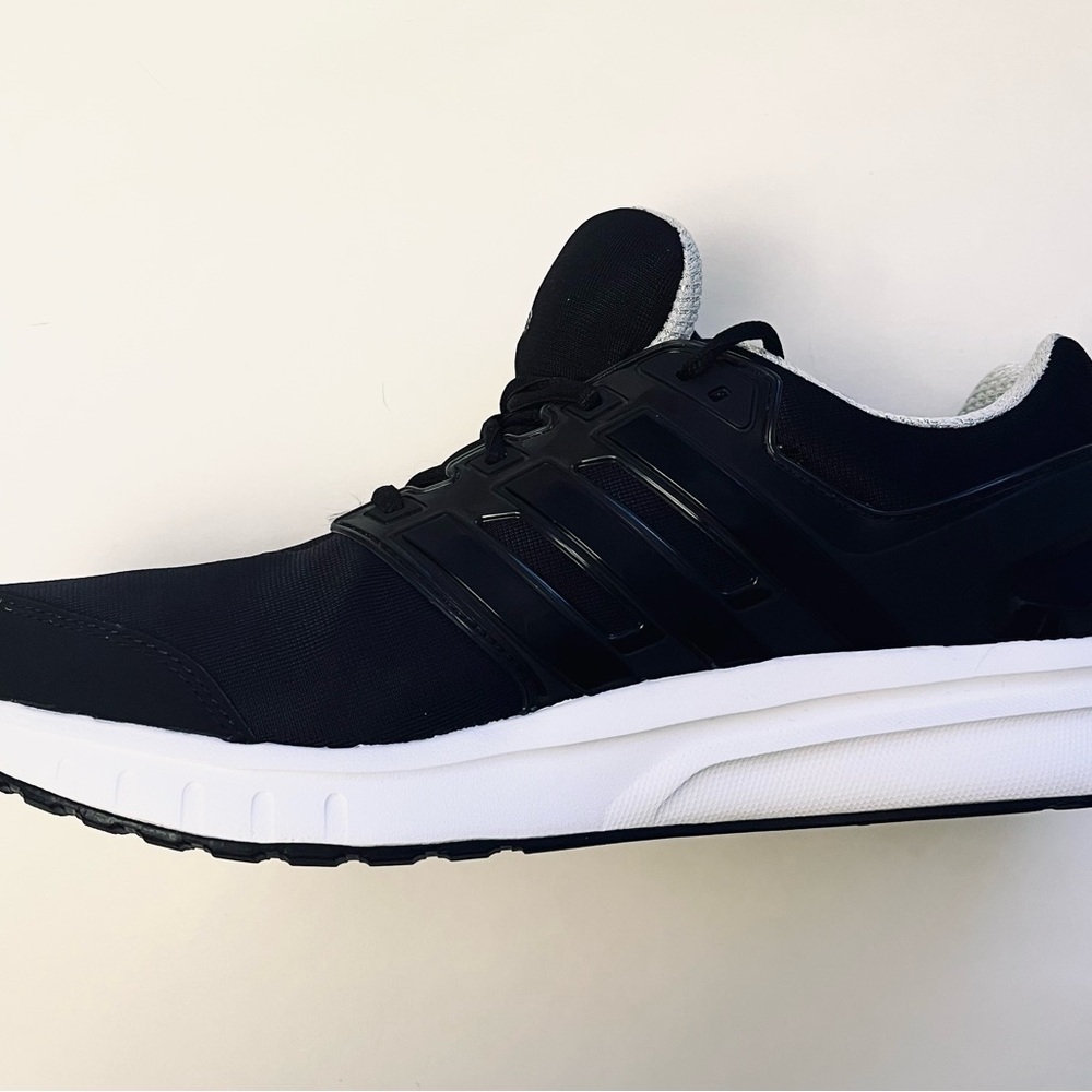 Adidas Men's Black and White Sneakers/ Running